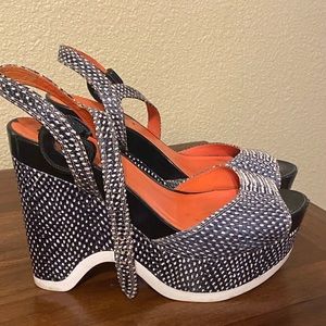 Super comfy 5.5 inches heels wore 3x 🥰